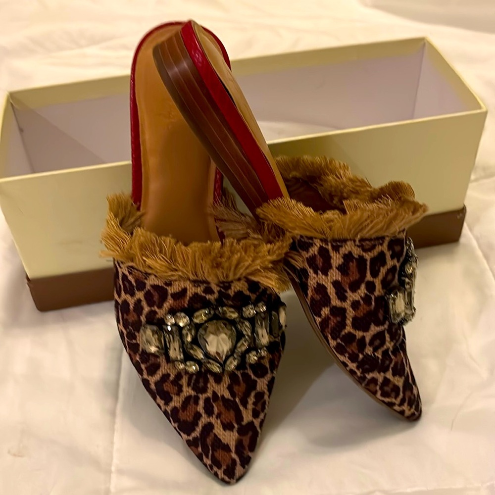 Slightly used shoe size 7